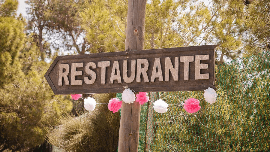 Restaurangskylt med texten "restaurante".