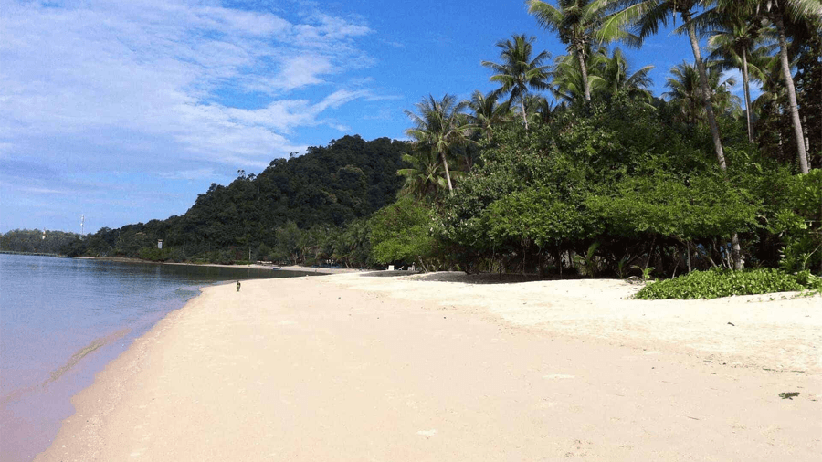 En sandstrand i Koh Chang.