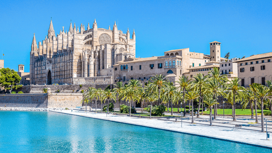 La Seu, en känd sevärdhetet på Palma de Mallorca i Spanien.