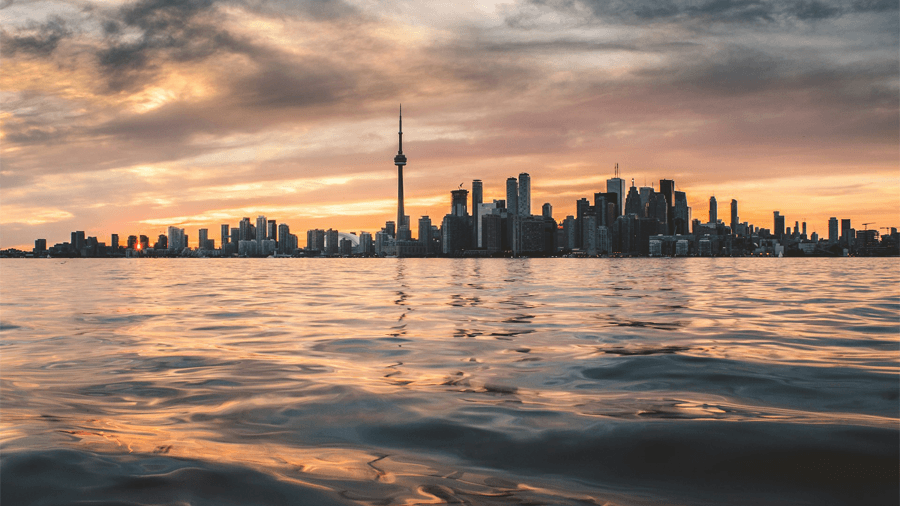 Staden Toronto kan du besöka på en resa till Kanada.