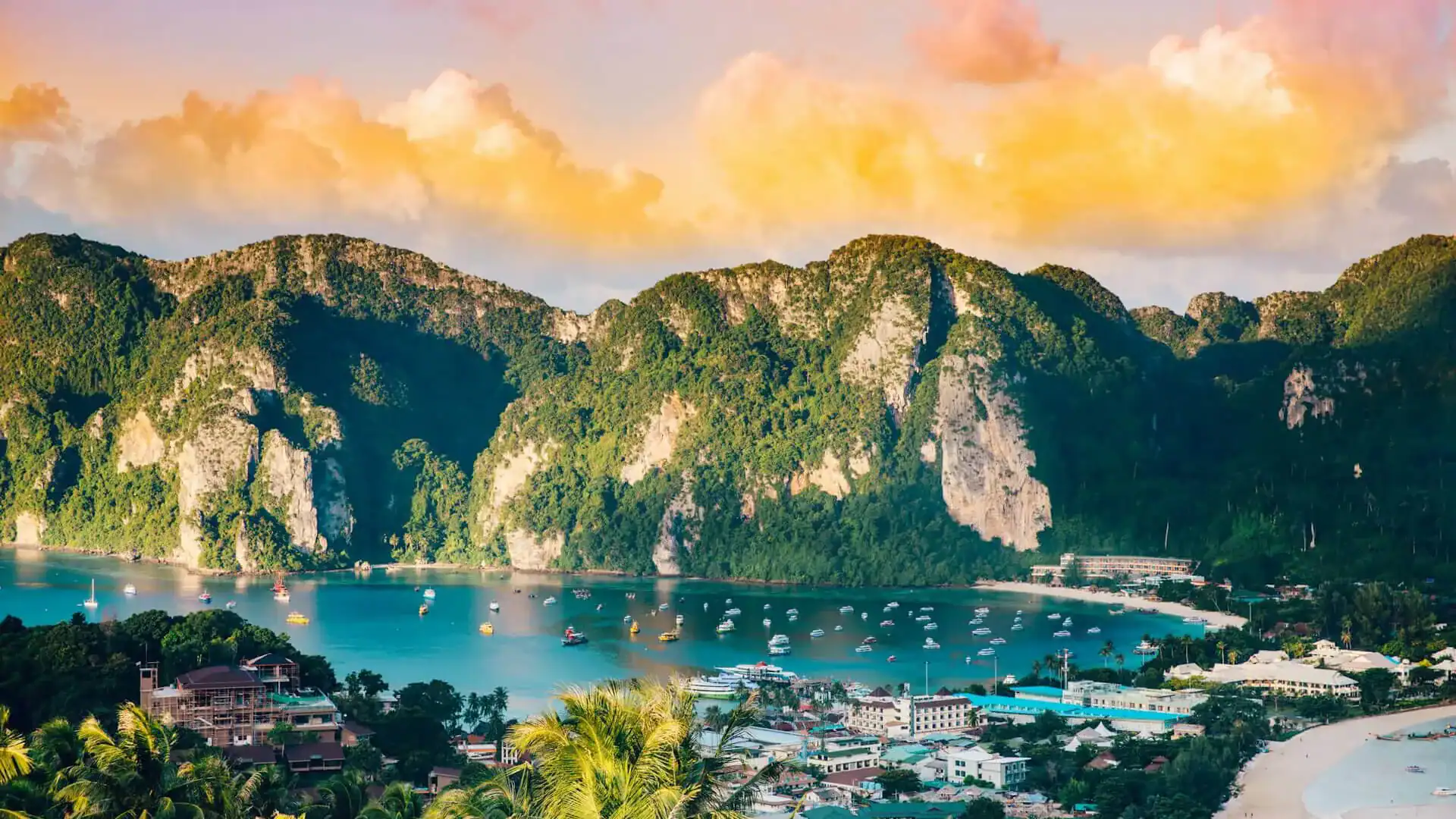 Klarblått vatten i Thailand, Asien.