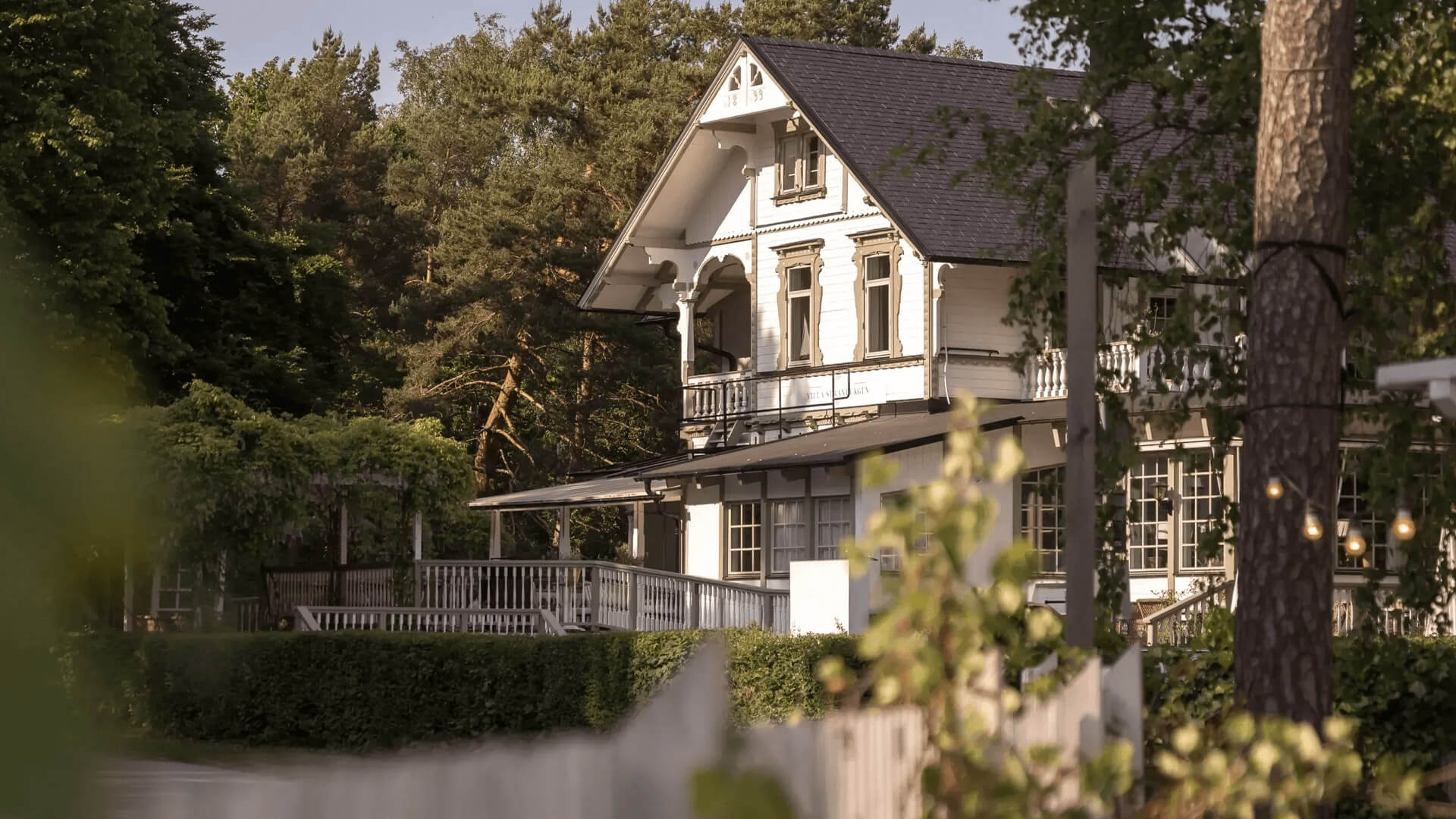 Exteriören av Villa Strandvägen.